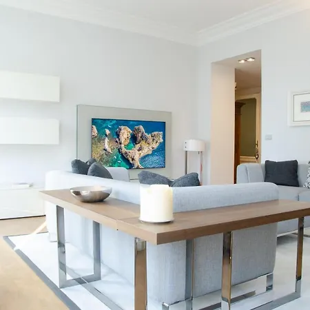 Amore, Tutto Tempo Perso Apartment