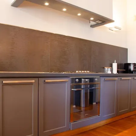 Amore, Tutto Tempo Perso Apartment