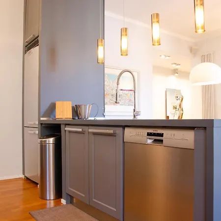 Amore, Tutto Tempo Perso Apartment
